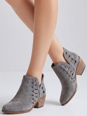 Vince Camuto Peera Women's Gray Cutout Ankle Bootie‎ Size 8M